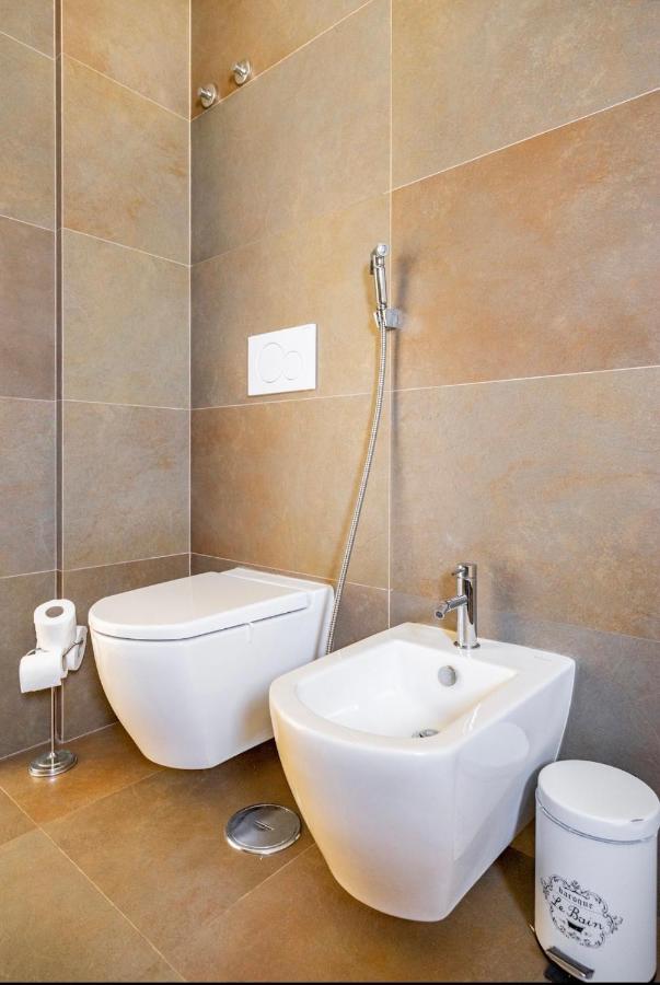Modern Double Room With Private Balcony 몬티오 외부 사진