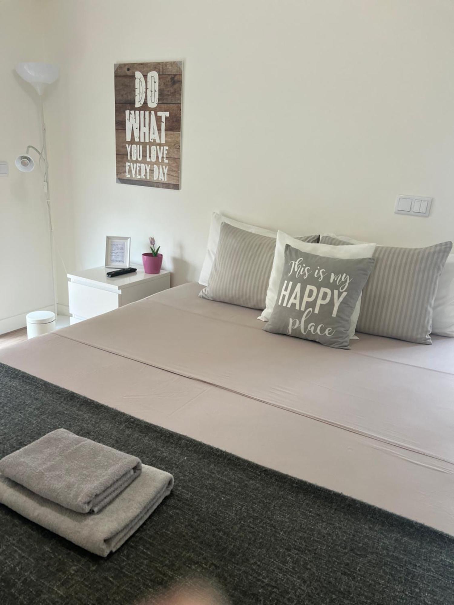 Modern Double Room With Private Balcony 몬티오 외부 사진