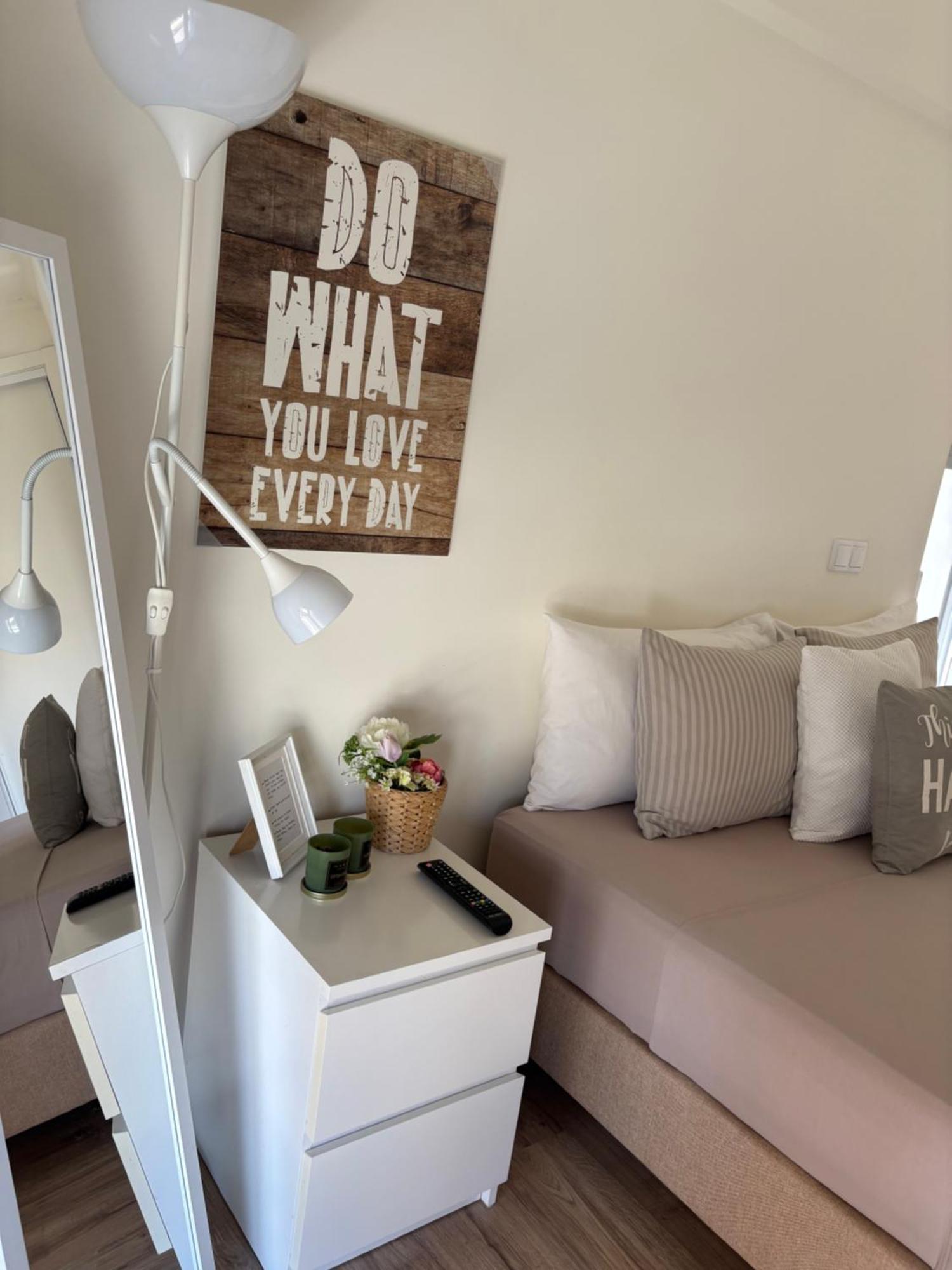 Modern Double Room With Private Balcony 몬티오 외부 사진